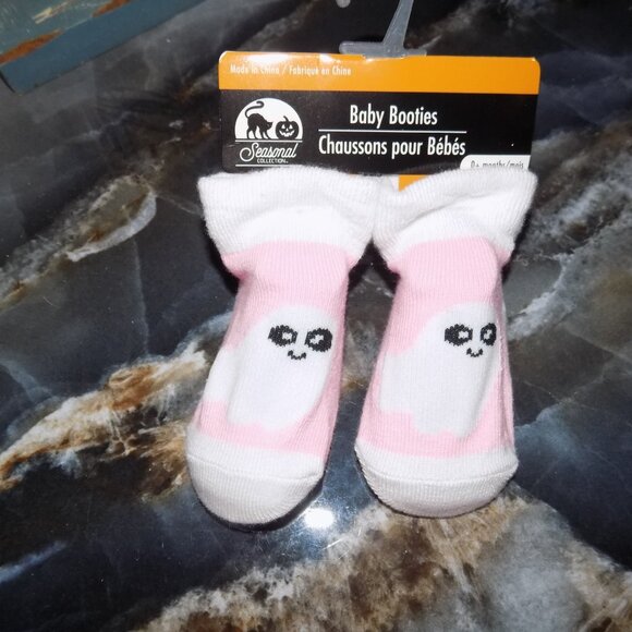SEASONAL COLLECTION HALLOWEEN PINK GHOST BABY BOOTIES W/GRIPPER BOTTOMS NEW - Picture 4 of 6